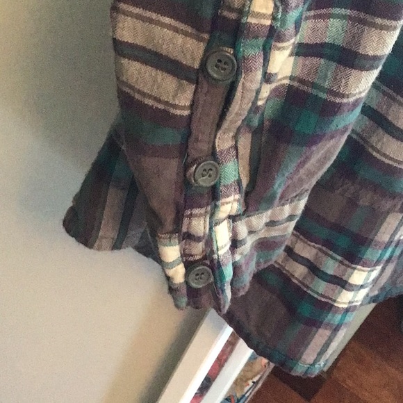 Plaid button shirt, very soft and comfy - Picture 2 of 7